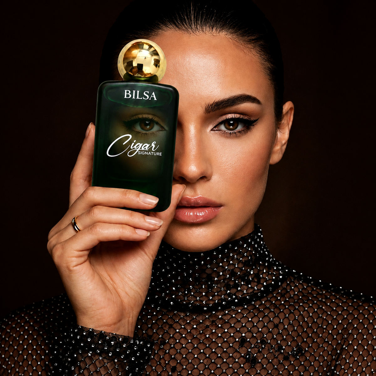 Bilsa Cigar Signature bottle with aroma smoke